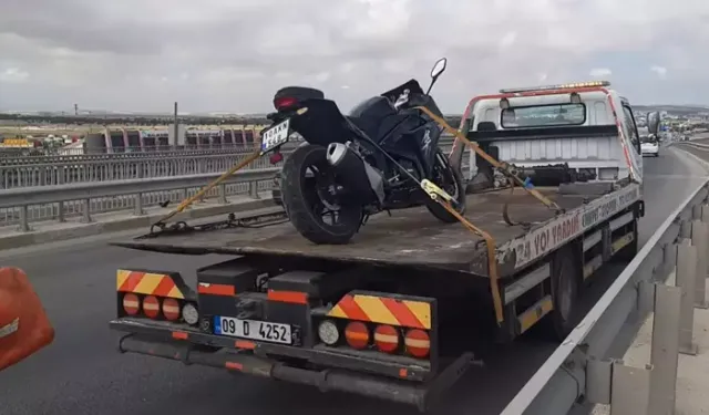 Bariyerlere çarpan motosikletin sürücü yaşamını yitirdi