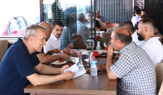 Hüseyin Can Güner öğle yemeğini vatandaşlarla yedi