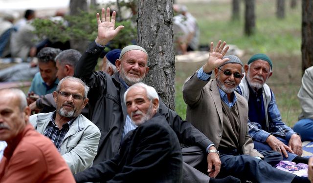 2026 Memur ve Emekli Maaş Zammı İçin İlk Tahminler Ortaya Çıktı! İşte Olası Artış Oranları