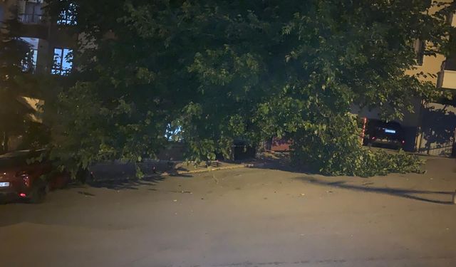Keçiören'de sağanak sonrası tehlike!