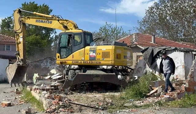 Uyuşturucu satılan 7 metruk bina yıkıldı