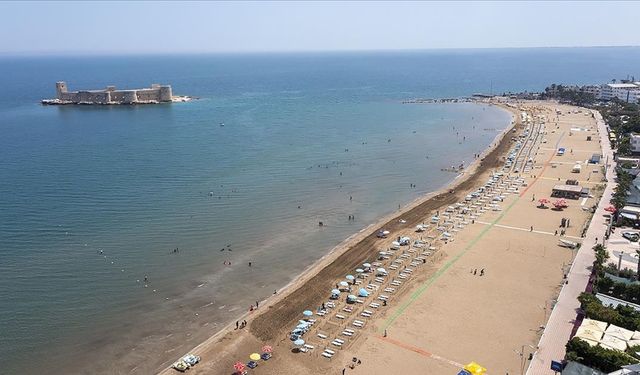 Mersin de plaj yoğunluğu!
