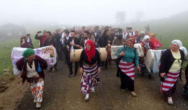 Trabzon'da geleneksel yayla göçü