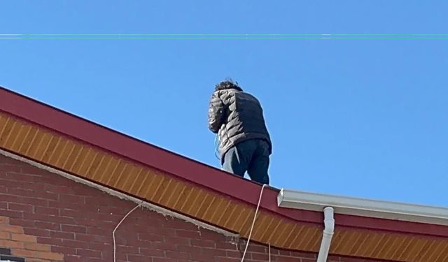 Çatıya Çıktı, Ekipleri Telaşlandırdı!