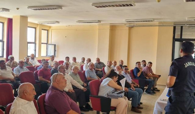 Jandarma ekipleri muhtarlarla buluştu