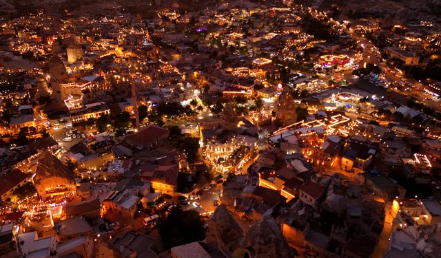 Kapadokya'da gün batımı büyüledi