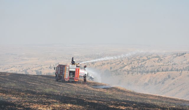 Kırıkkale'de tarlada çıkan örtü yangını söndürüldü