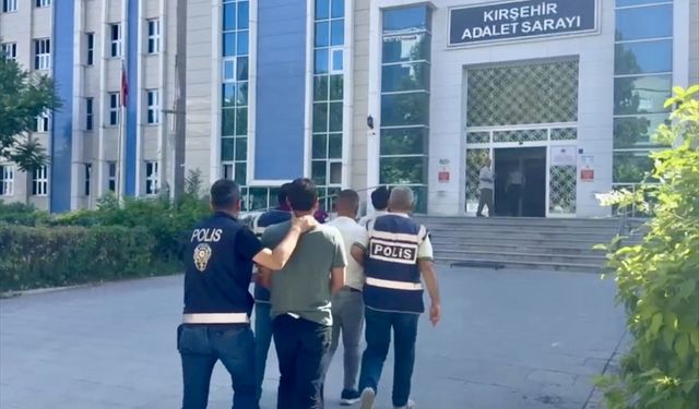 Kırşehir'de emekli kadını dolandırdılar