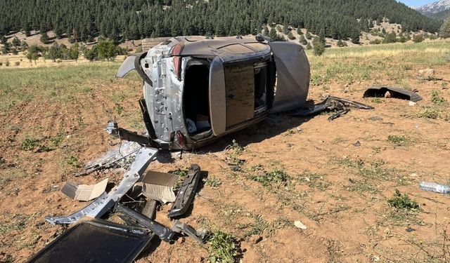 Konya'da otomobil tarlaya devrildi: 2 yaralı