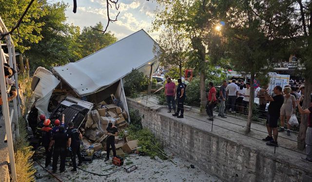 Nevşehir’de Kamyon Kontrolden Çıktı