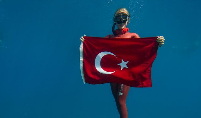 Şahika Ercümen'den batık tanka dalış!