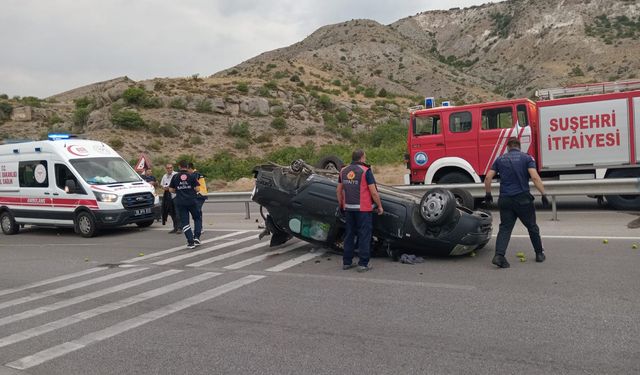 Sivas'ta otomobil devrildi: Sürücü yaralandı!