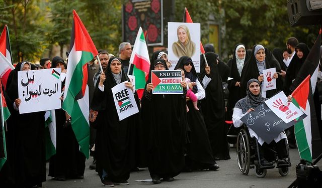 Tahran'da sağlık çalışanları Gazze'deki soykırımı protesto etti