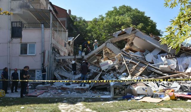 Bakan Yerlikaya: Balıkesir'de 4 büyüklüğünde 10'un üzerinde deprem oldu!