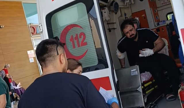 Bıçak bileme makinesine elini sıkıştırdı