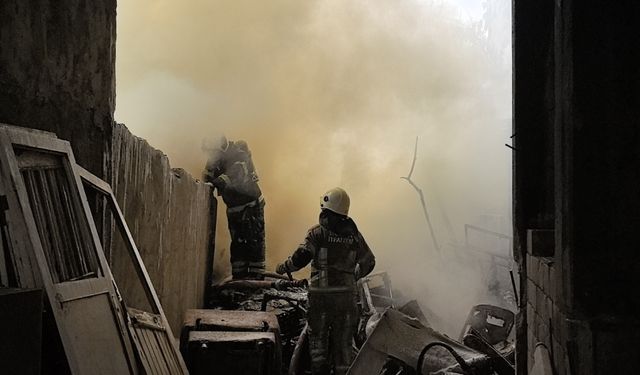 Bursa'da 6 katlı binada yangın!