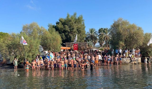 Çelebi Adası'na ulaşıp, Türk bayrağı açtılar