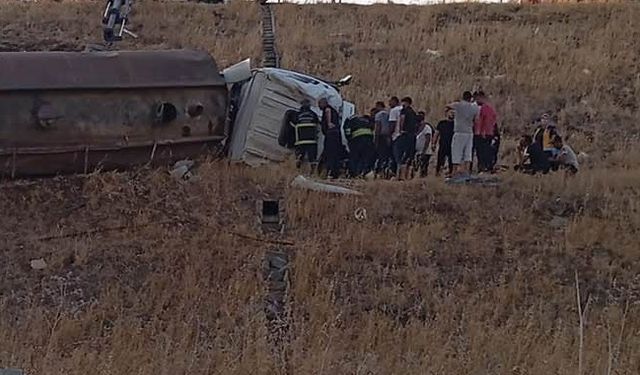Devrilen tankerin şoförü yara aldı