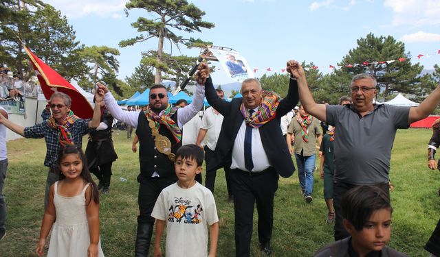 Domaniç Yağlı Güreşleri’nde Başpehlivan Nedim Gürel