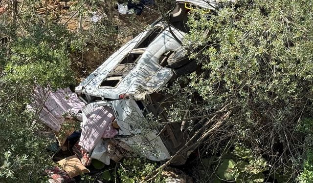 Fındık işçilerini taşıyan minibüs uçuruma yuvarlandı!
