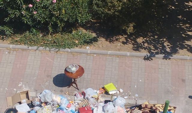 İzmir'de çöp yığınları oluştu