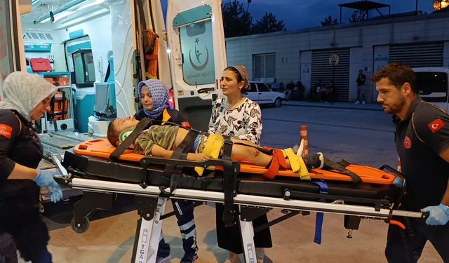 Otomobil bisikletliye çarpıp ağır yaraladı