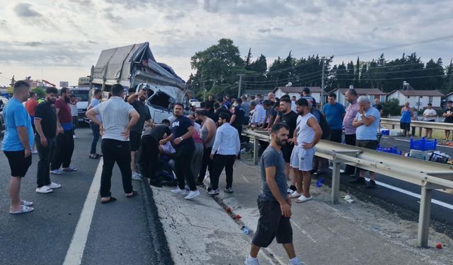 Tekirdağ'da kamyon devrildi!