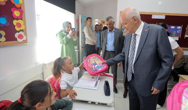 Yenimahalle Belediyesi’nden Dar Gelirli Ailelere Kırtasiye Desteği