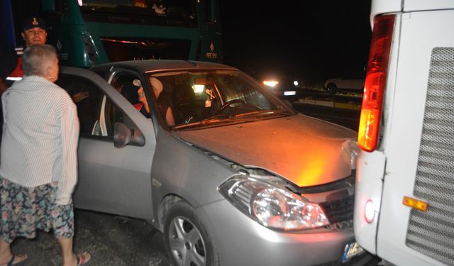 Ayvalık'ta kırmızı ışıkta zincirleme kaza!