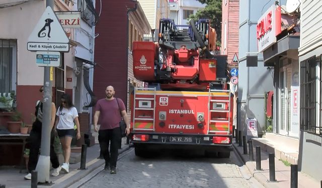 Beşiktaş'ta 3 katlı binada yangın çıktı!