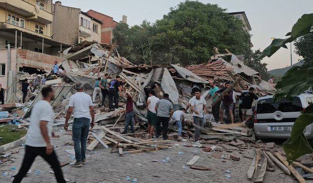Balıkesir'de yıkılan bina soruşturmasında müteahhit ve bina sahibi gözaltında!