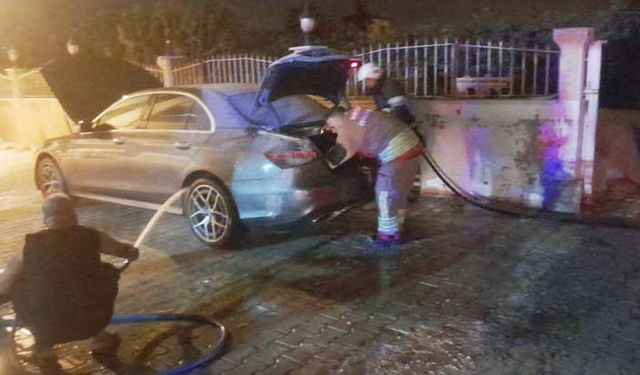 Park halindeki otomobili kundakladı