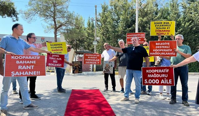 İzmir'de 'kırmızı halılı' eylem