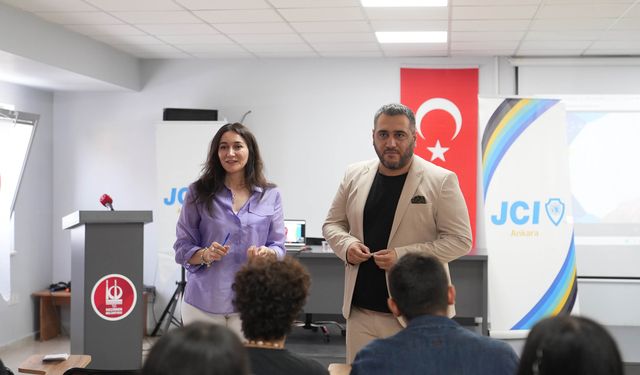 Keçiören'li gençler yapay zekayla geleceğe hazırlanıyor