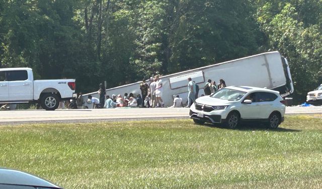 Newyork'ta otobüs devrilmesi sonucu 5 kişi yaralandı
