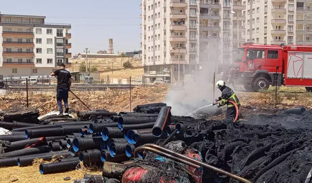 Plastik boru deposunda yangın söndürüldü