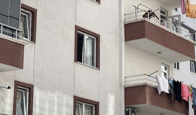 Perde takarken aşağı düştü