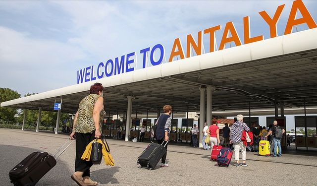 Antalya Turizminde Rekor Yılı: 2025’te Günlük 105 Bin Turist!
