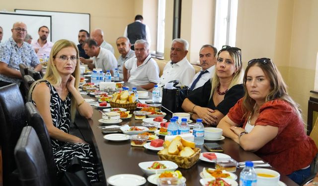 Etimesgut Belediyesi'nden muhtarlarla toplantı etkinliği