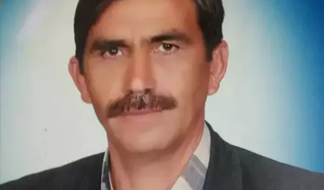 Devrilen traktörünün altında kalıp öldü