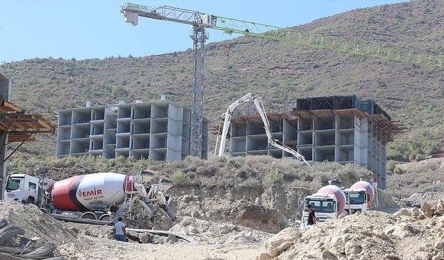 Hatay’da Afet Konutları Yapımı Devam Ediyor
