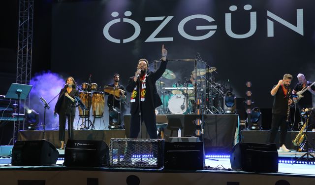 Şarkıcı Özgün Uğurlu'dan  Eskişehir konseri