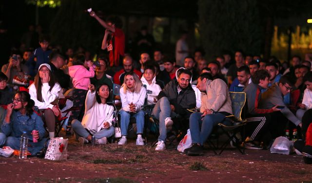 Türkiye-İspanya maçı Eskişehir'de  dev ekranda gösterildi