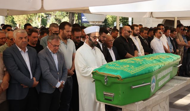 Ünlü yapımcının acı kaybı: Babası İlhan Bozdağ toprağa verildi