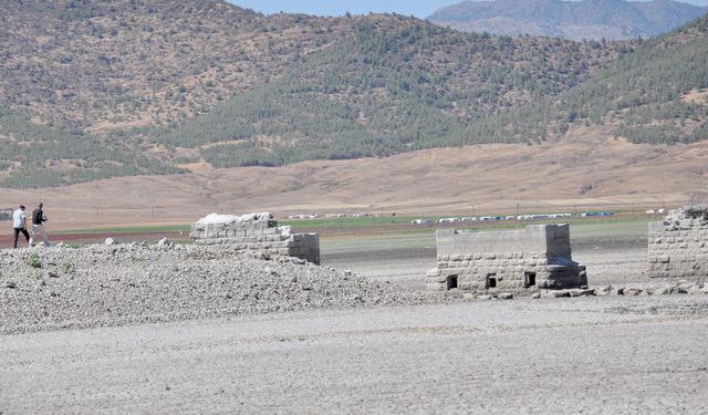 50 yıllık barajda kuraklık alarmı: Hicaz Demiryolu köprü ayakları göründü