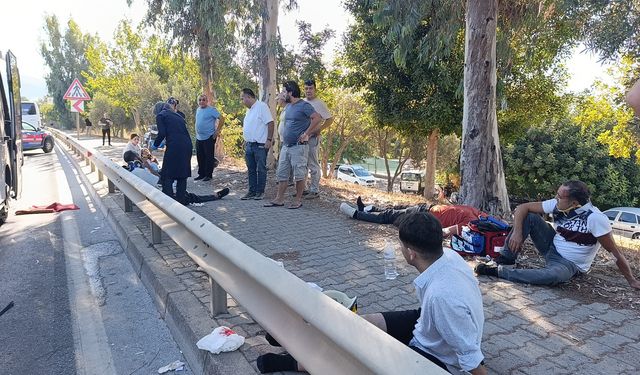 Antalya'da midibüsler çarpıştı!