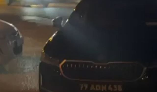 Belediye başkanının aracına çarptılar!