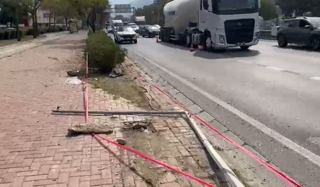 Bursa'da lastiğinin patlaması kazaya neden oldu