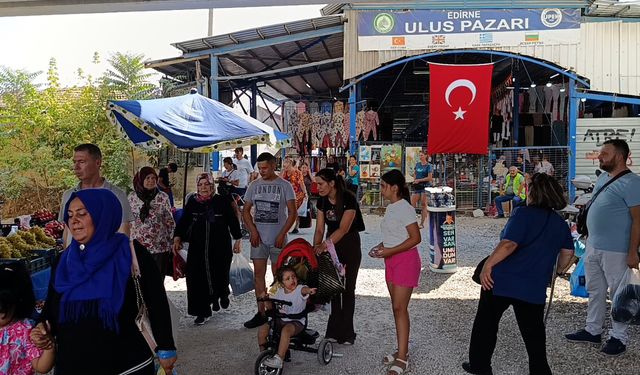 Edirne sınır kapılarında turistlerin alışverişi başladı