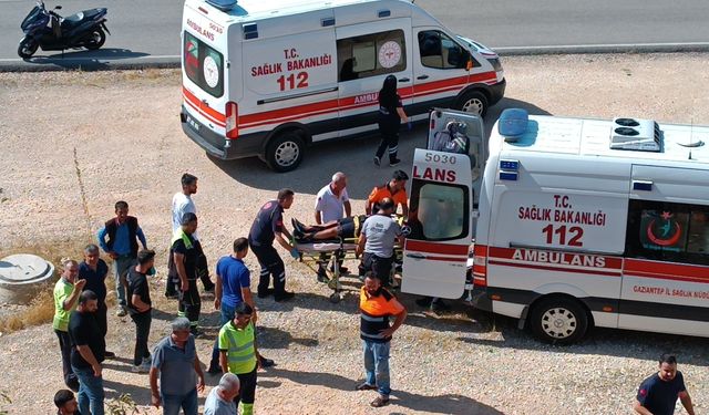 Gaziantep'te şarampole otomobil devrildi!